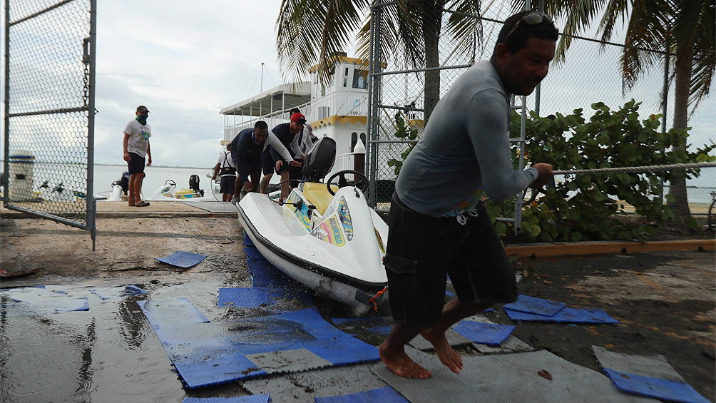 Delta se degrada a tormenta tropical en su paso por el estado de Luisiana