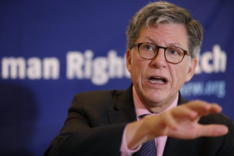 Human Rights Watch denunció que en Argentina y Perú se violó un principio básico de los DDHH al privilegiar el acceso a la vacuna contra el coronavirus para allegados políticos e ideológicos