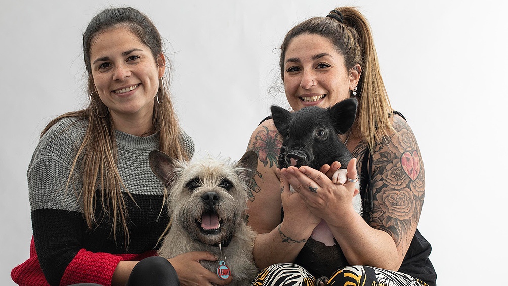 Ambas dueñas reconocieron que tener cerditos las llevó a reflexionar sobre el consumo de carne y el maltrato animal.