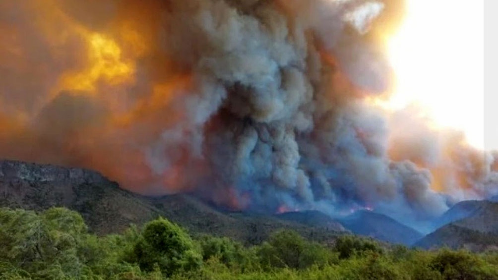 El incendio en Cuesta del Ternero, en las cercanías de Bariloche y El Bolsón, se considera "contenido".