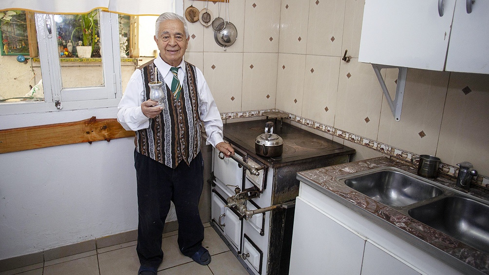 Francisco Osses (foto) nació en Chile pero vive en Santa Cruz hace más de 70 años 