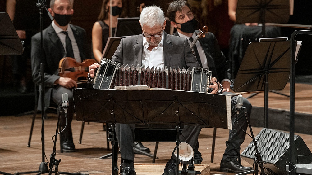 El pulso maestro de Juan José Mosalini sobresalió en el magnífico concierto.