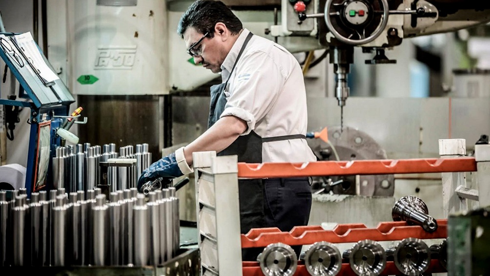 La caída de 9,9% interanual del PBI respondió a la disminución de todos los componentes de la demanda.