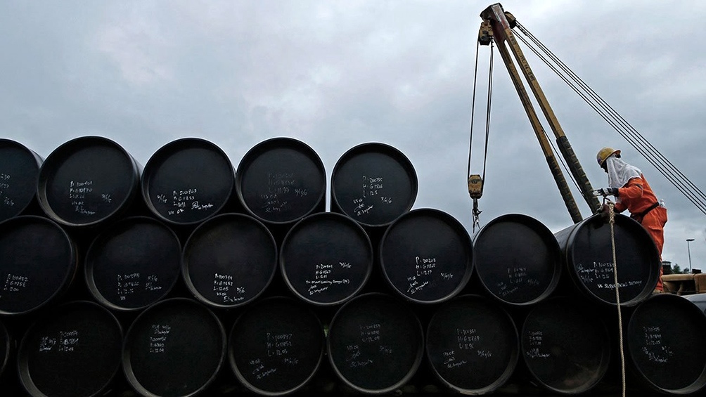 El barril de la variedad WTI bajó 4,3% y el tipo Brent cayó 4%
