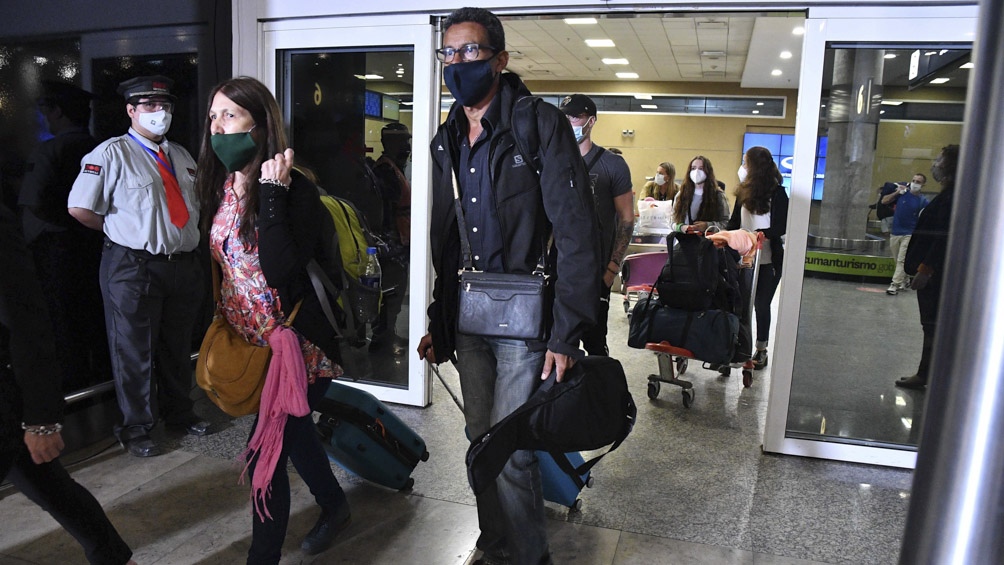 Los pasajeros mostraron sorpresa y satisfacción al llegar nuevamente a Aeroparque.