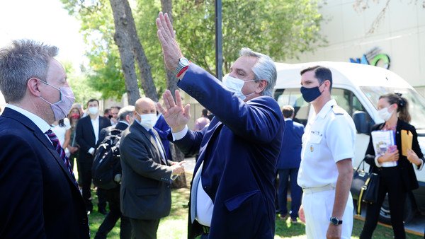 En medio de la crisis por la falta de dosis, Alberto Fernández celebra la vacunación en la Provincia