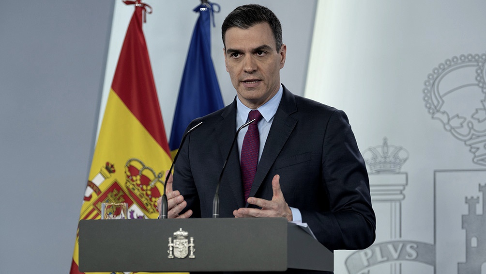 El Jefe de Gobierno de España, Pedro Sánchez, firmó junto a Macron, el acuerdo de doble nacionalidad.