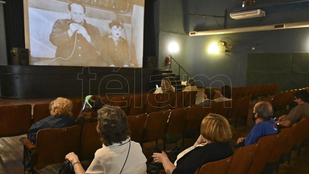 En el lugar hay instalados cuatro puestos vacunatorios con capacidad para inmunizar a unas 360 personas mayores de 80 años por día.