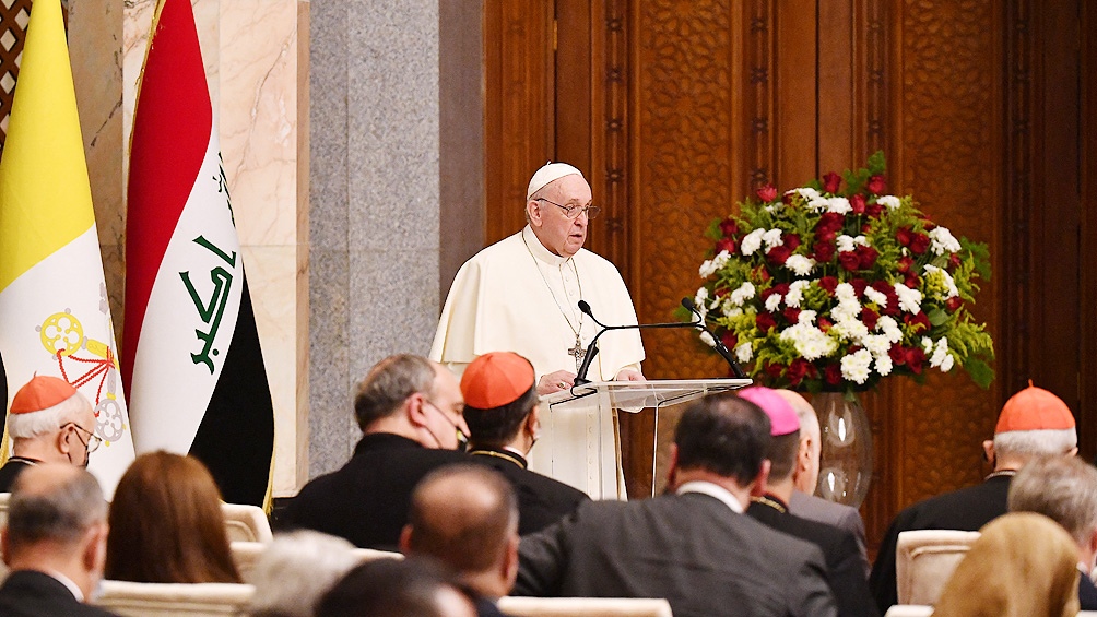 El Papa realiza la primera visita de la historia de un pontífice al país