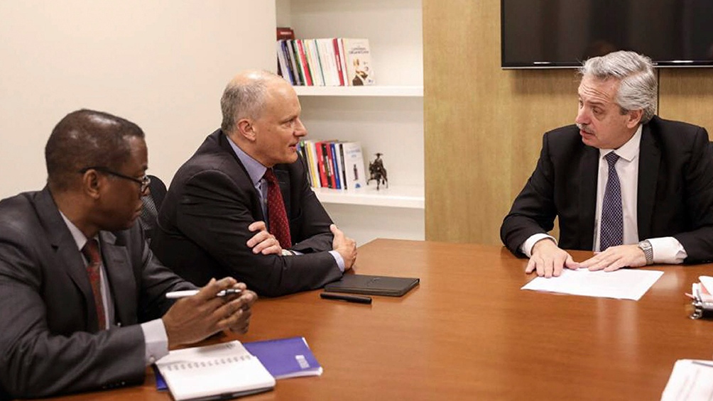 Presidente Alberto Fernández con representantes del Fondo Monetario Internacional 