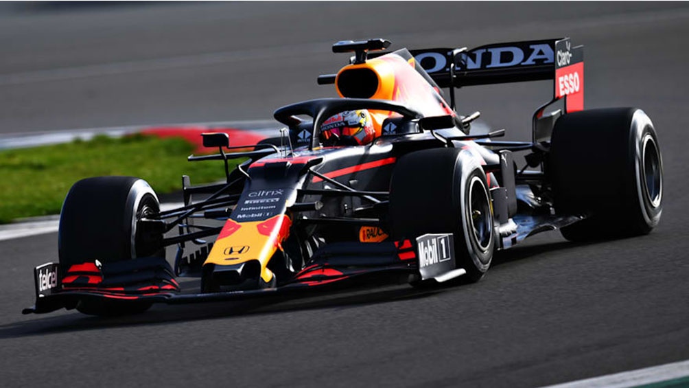 El vigente campeón de la categoría, el británico Lewis Hamilton (Mercedes), saldrá en el segundo puesto de la parrilla.