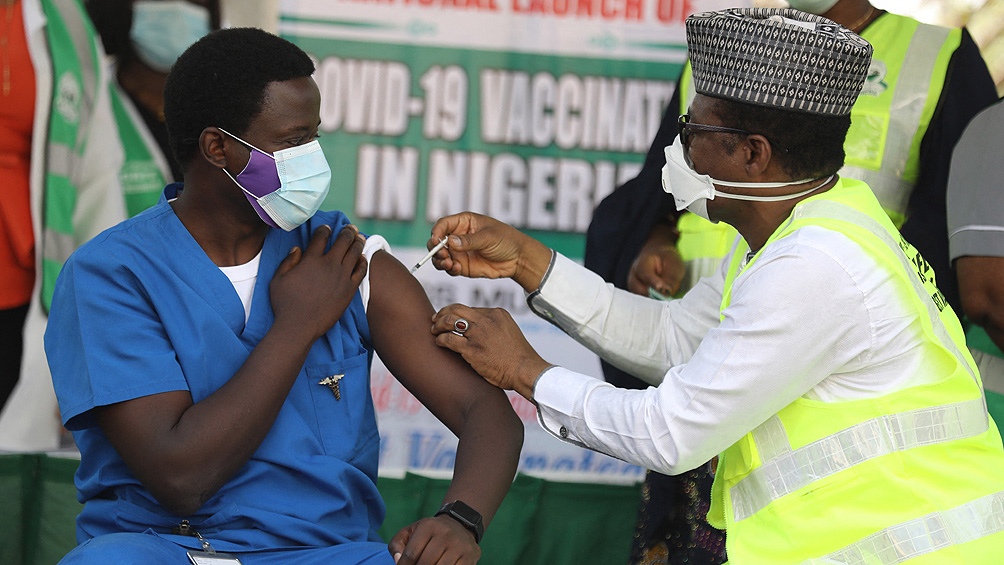 Guinea, Kenia y Nigeria pusieron en marcha la campaña de vacunación .