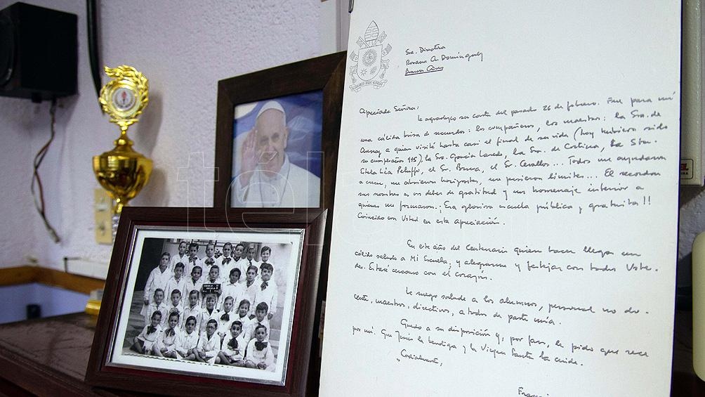 Escuela Coronel Pedro Cerviño, donde Bergoglio realizó sus estudios primarios, exhibe una carta enviada por el Papa.