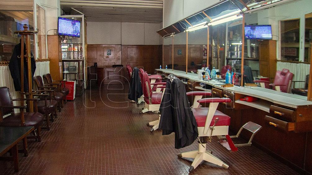 Peluquería Romano, a la que asistía el Papa, ubicada en el pintoresco Pasaje Roverano, en Av. de Mayo 560.