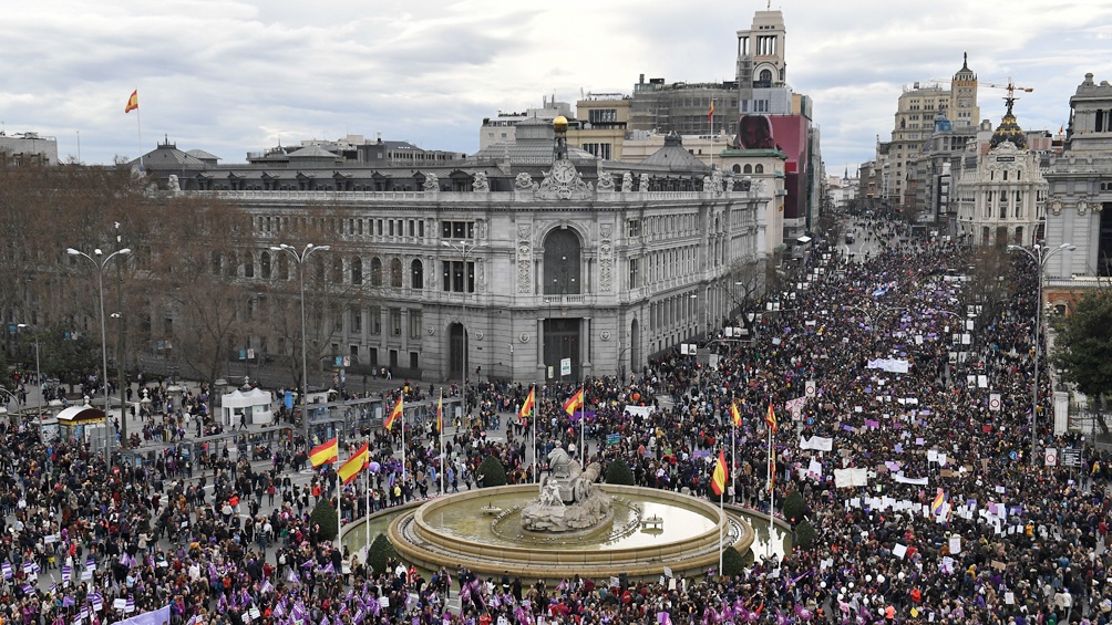 Una multitudinaria marcha contra la violencia machista en Madrid. 