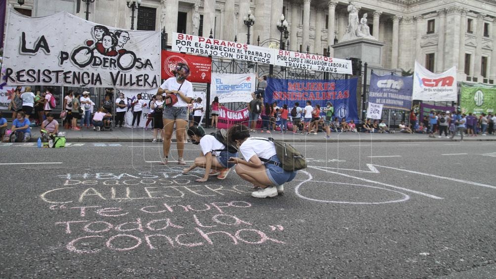 Entre varias consignas se pidió en fin de los femicidios y una Justicia con perspectiva de género.