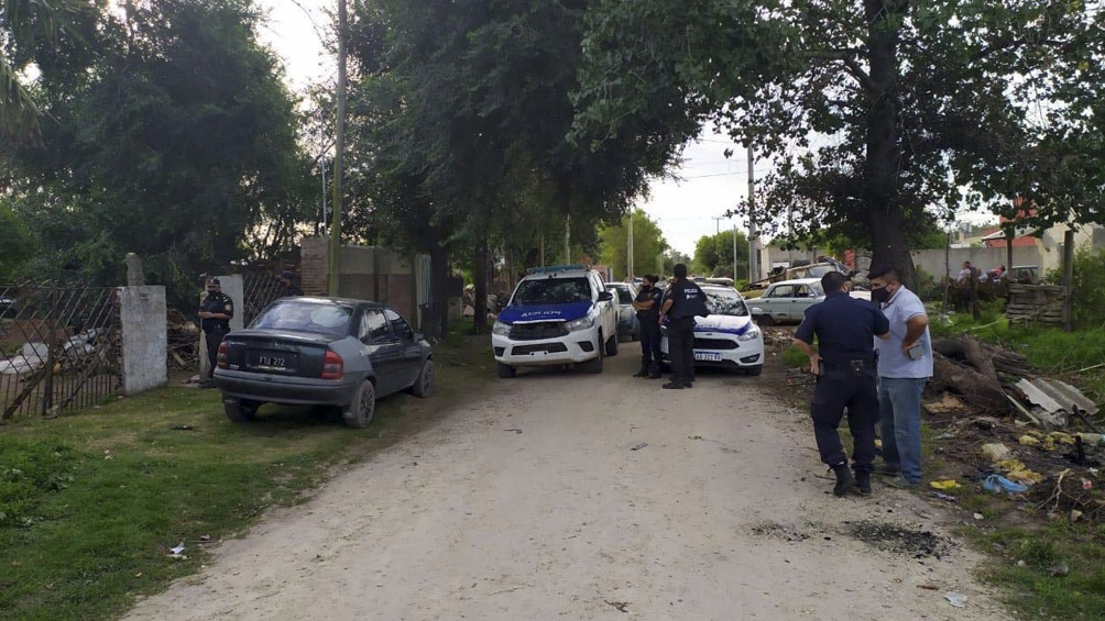 La policía científica se presentó al lugar luego de que la víctima reciba un disparo.