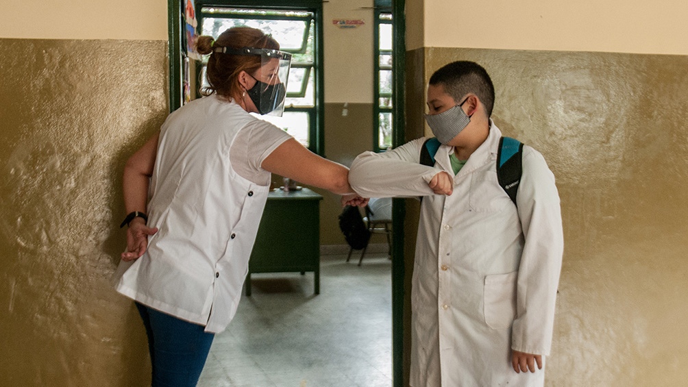 Más saludos y alegría en la escuela