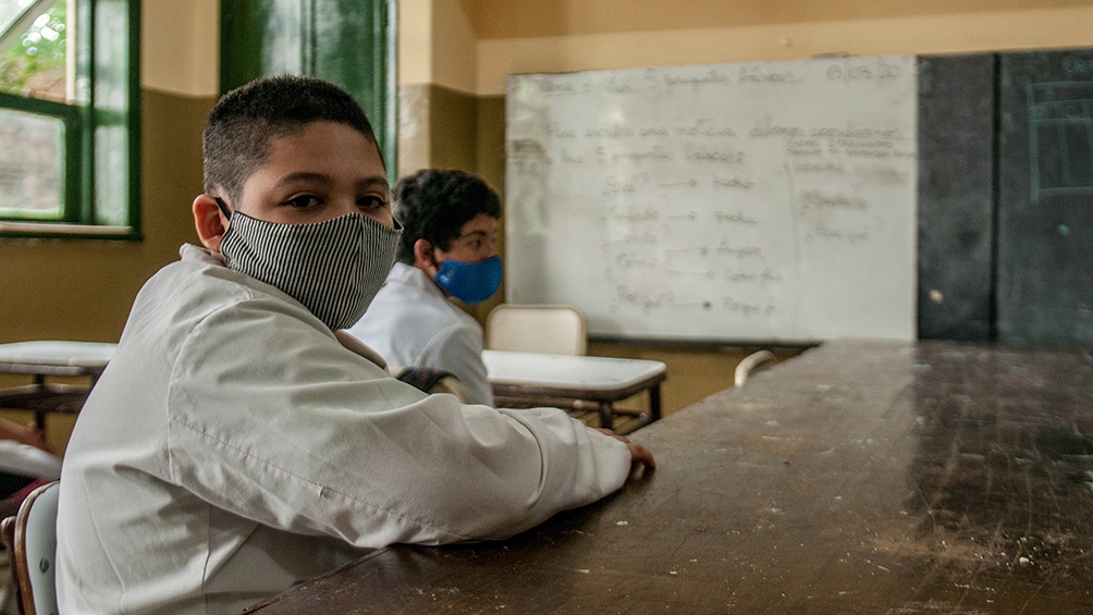 Ya en clases, descubriendo nuevos conocimientos.