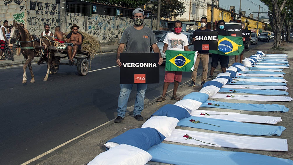 El Covid-19 se ha transformado en la causa de decesos masiva, más de 303.000 personas en 12 meses.