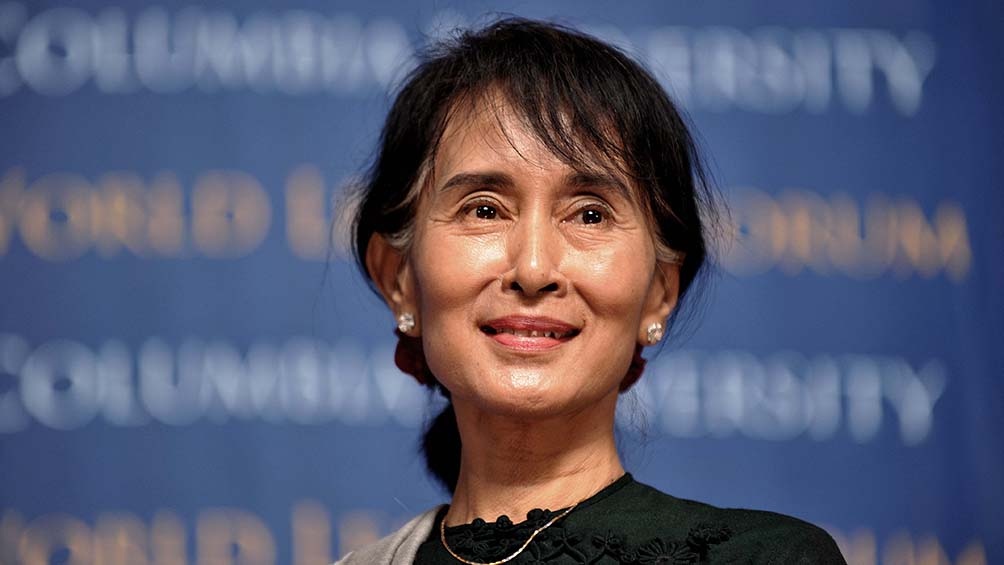 Aung San Suu Kyi fue procesada por violar una ley de telecomunicaciones y por "incitación al desorden público"
