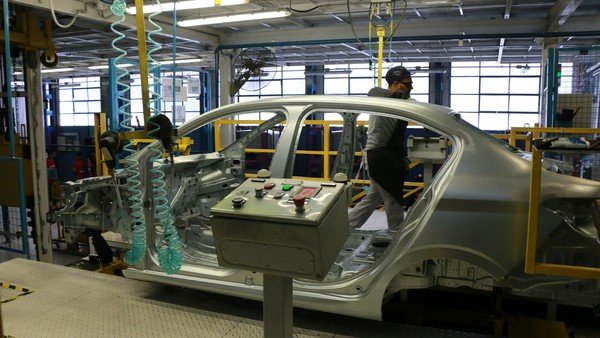 Producción automotriz: caída de 16,5% en febrero