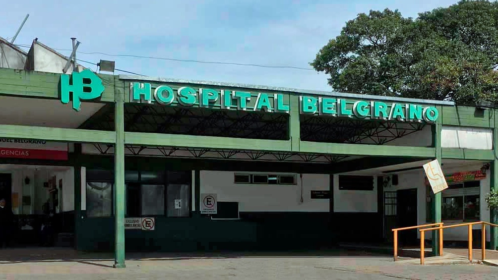 Este domingo, frente al Hospital General Belgrano, hubo protestas por la actuación de la policía, que terminaron con la quema de un auto.