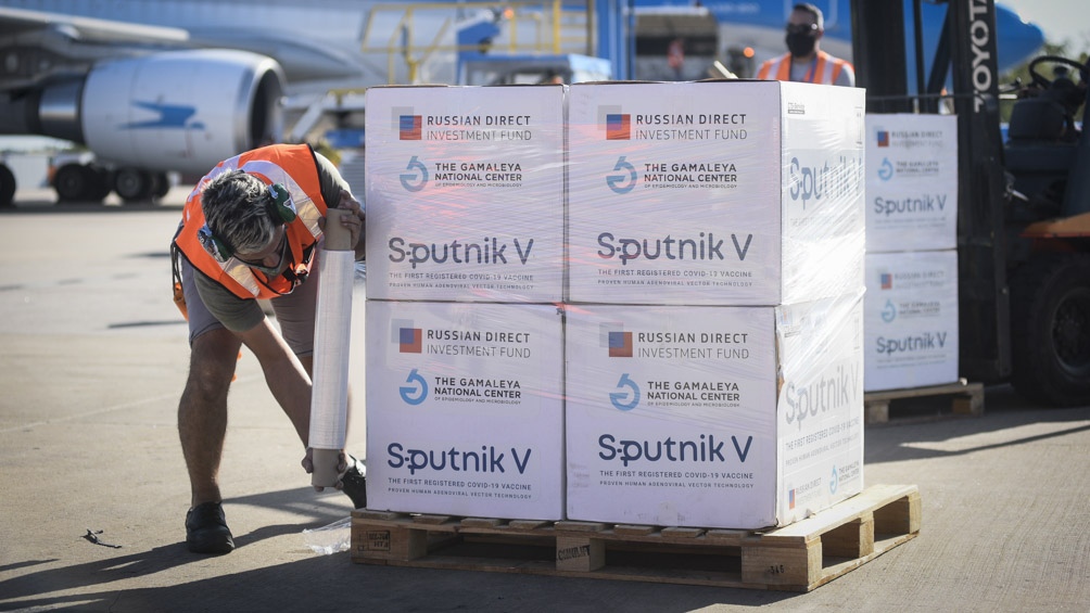Además de los 11 servicios a Rusia, la compañía realizó dos vuelos hacia y desde Beijing y en dichas operaciones llegaron al país 1.904.000 dosis de la vacuna fabricada por Sinopharm.