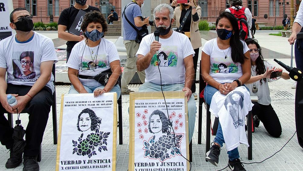 El padre de Cecilia Gisela Basaldúa dijo que la fiscalía "buscar proteger a los responsables".