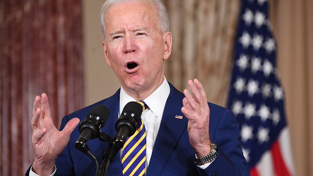 El presidente Biden superó su promesa de campaña de administrar 100 millones de dosis de vacunas contra el coronavirus en los primeros 100 días de gobierno