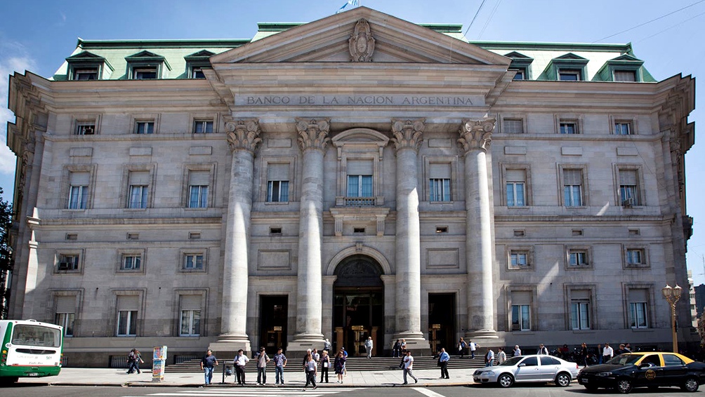 El Banco Nación recomienda usar el teléfono y evitar los plásticos de las tarjetas