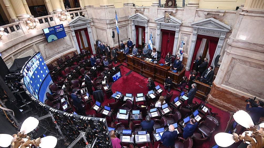 La nueva ley dispone que Ganancias alcanzará a trabajadores que cobren más de 150.000 pesos mensuales y a jubilados que perciban más de ocho haberes mínimos.