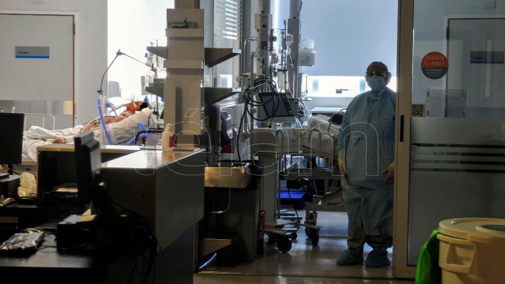 "La situación está complicada. Hay pacientes que requieren internación y están a la espera en los pasillos con el oxígeno".