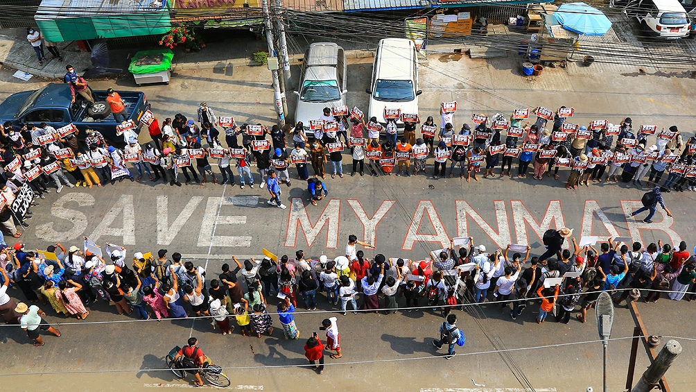 Se manifestó "cercano a los jóvenes de todo el mundo y, en este momento, de modo particular a los de Myanmar".