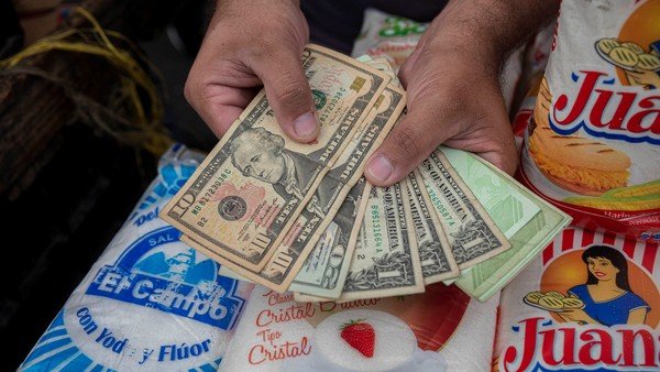 La hiperinflación pulveriza al bolívar y el dólar ya es la moneda corriente en Venezuela