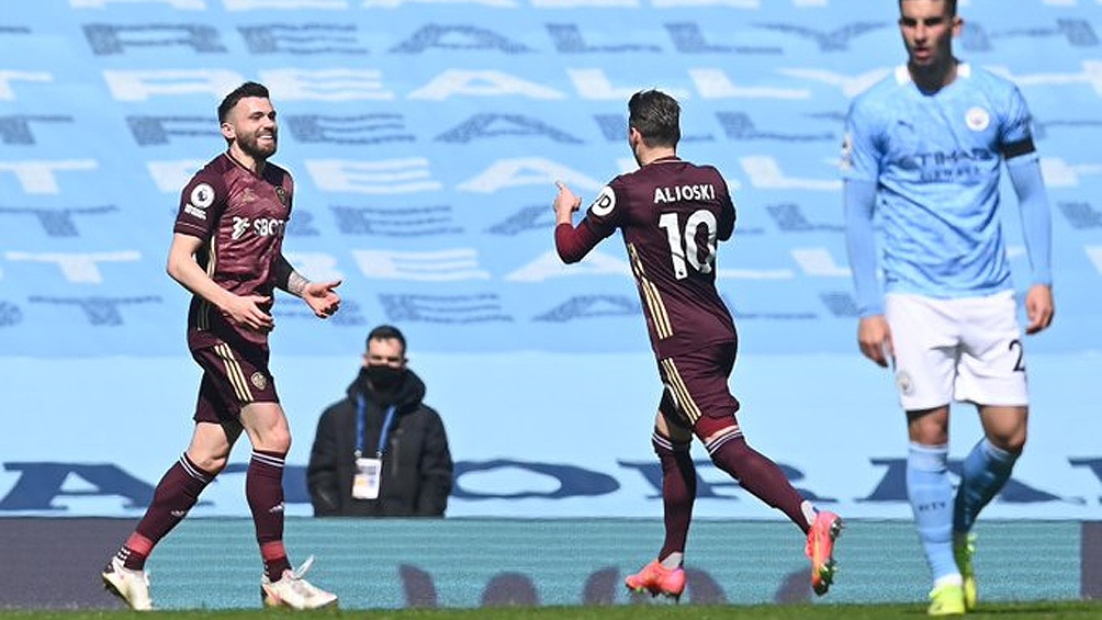 Dallas, el gran goleador en la resonante victoria del Leeds, con un jugador menos, frente al "City" (Foto: premierleague)