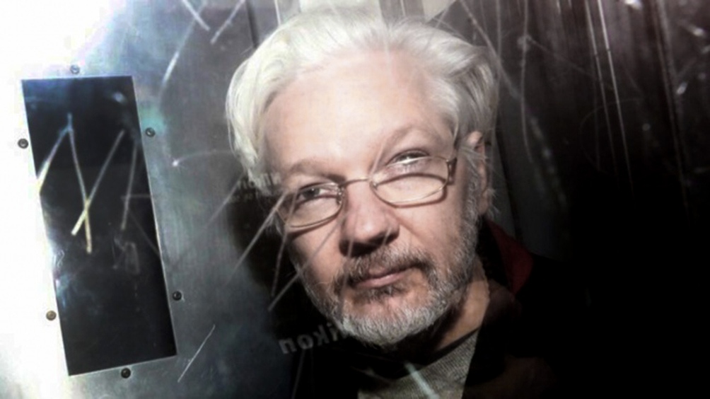 Assange permanece detenido en una prisión de máxima seguridad en Belmarsh.