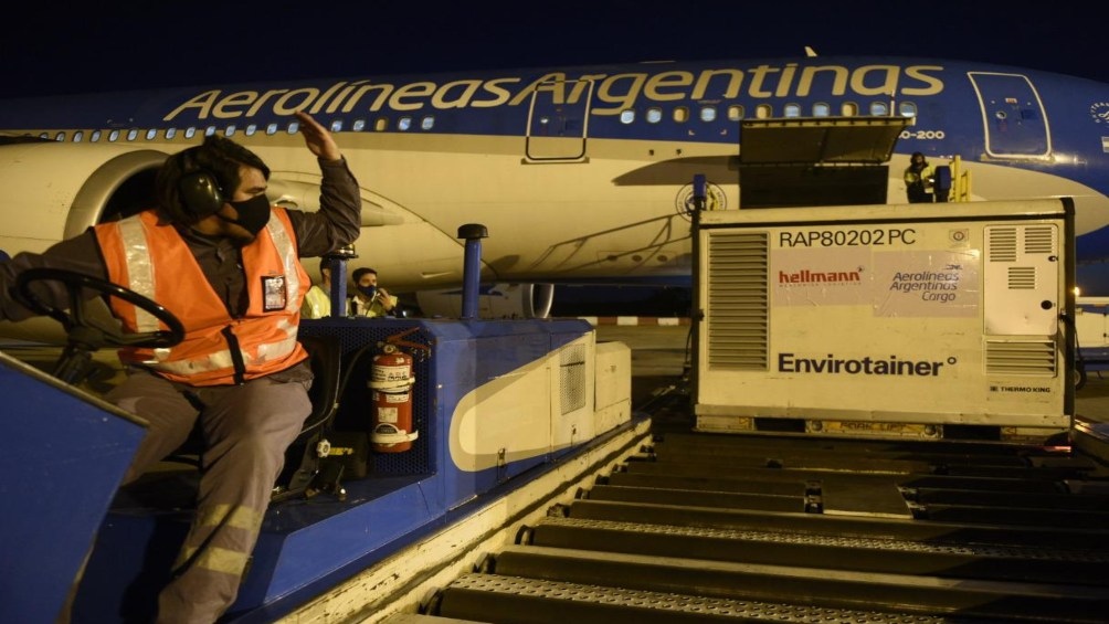 El segundo avión ya despegó desde Beijing y llegará este lunes.