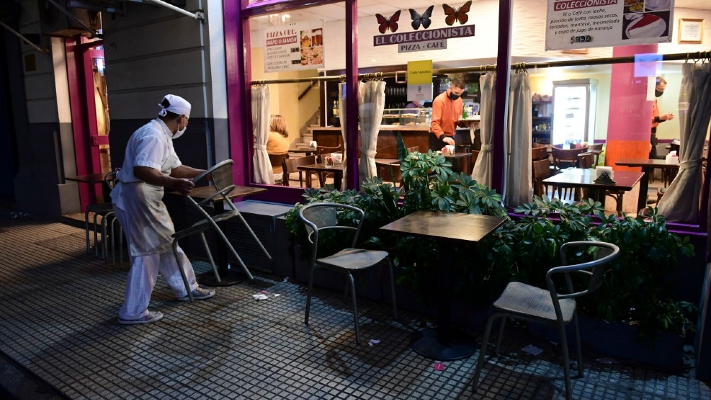 Los locales modificaron los horarios y modalidades de atención en sus locales.