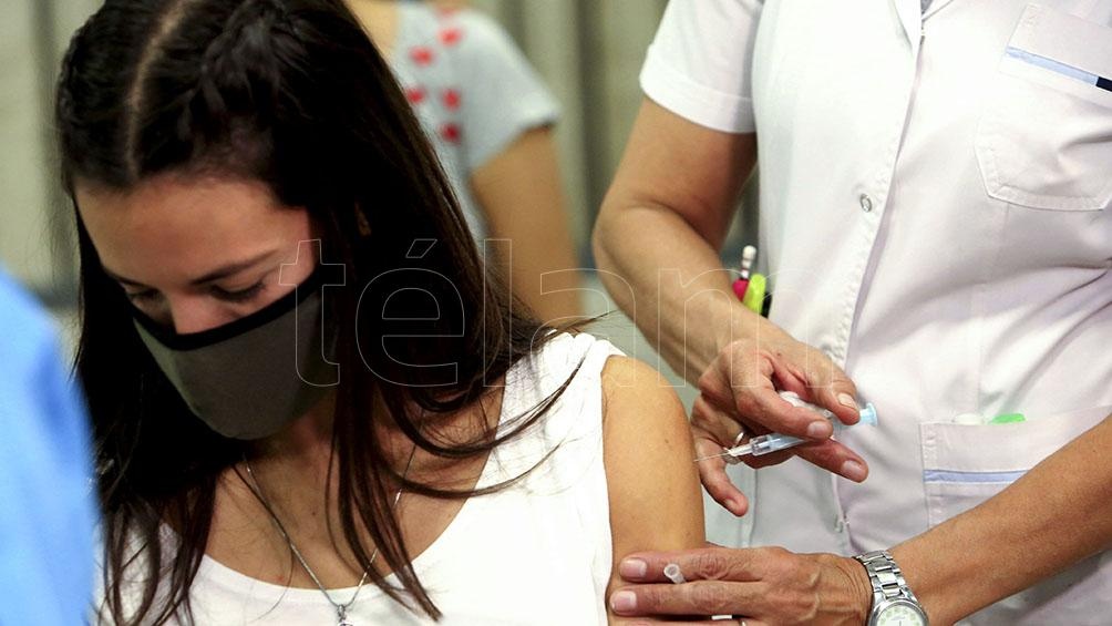 No se registraron decesos entre personas inmunizadas con dos dosis de la vacuna.
