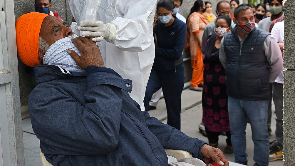India registró un récord diario de casos con más de 145.000 nuevos positivos