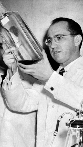 El 12 de abril de 1955 Jonas Salk descubrió la vacuna antipoliomielítica. (AFP)