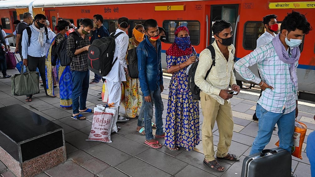 India informó un récord de 261.500 casos en el último día