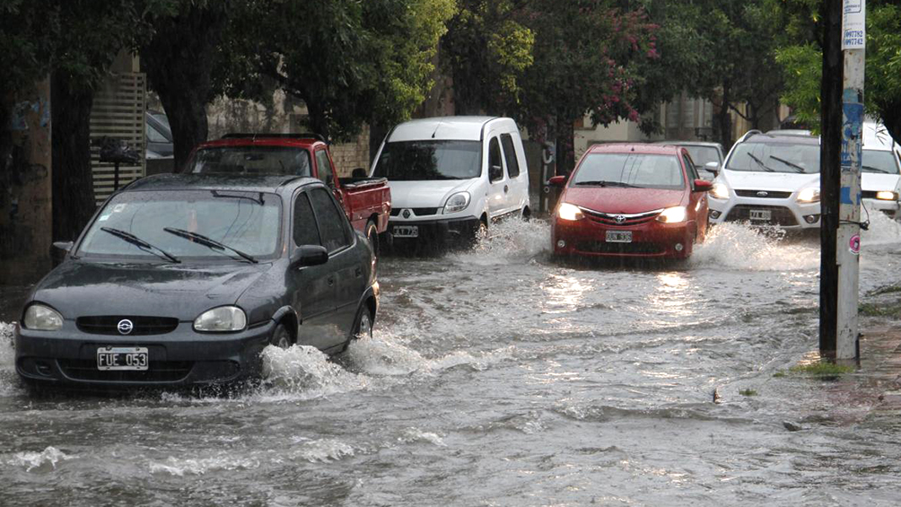 Rutas intransitables y calles anegadas tras el temporal en Neuquén