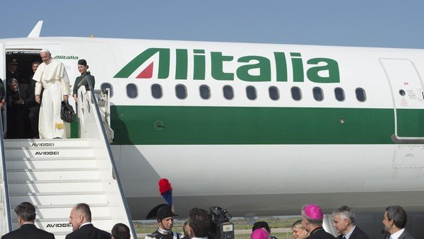 Sin dinero y en pandemia, Alitalia tiene un mes vida