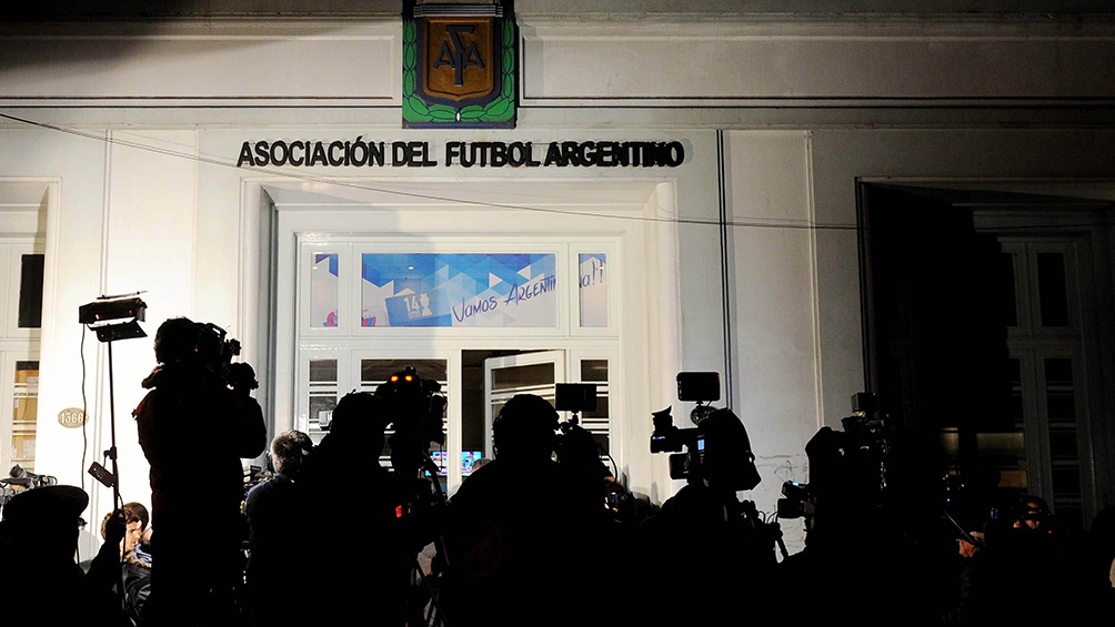 La Justicia allanó hoy el edificio de la Asociación del Fútbol Argentino (AFA) en la calle Viamonte