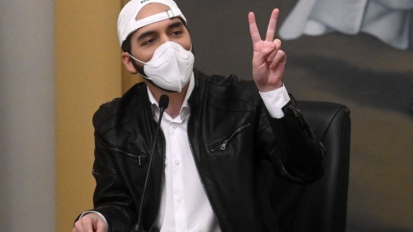 Apoyo popular y una formidable concentración del poder: los dos años del polémico Nayib Bukele en El Salvador