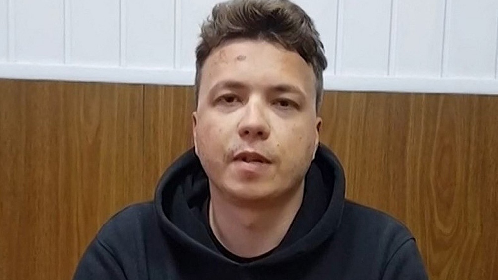 Protasevich y su pareja se encontraban en Atenas al ser buscados por presuntos delitos de instigación a las protestas.