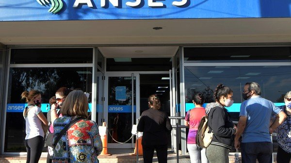 Bono ANSeS de $ 15.000 y Programa Alimentario: quiénes cobran este jueves 6 de mayo