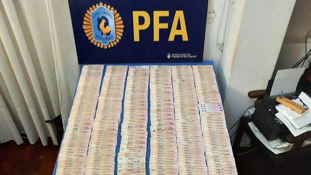 Los policías se incautaron de 64.000 pesos en efectivo.